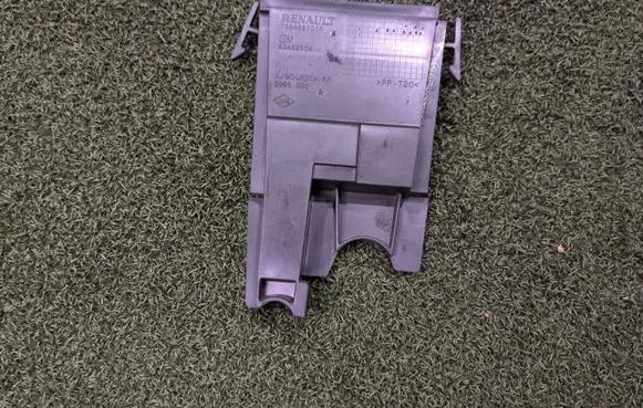 Opel Vivaro Fuse box cover 758A68701R 93452504 2995000
