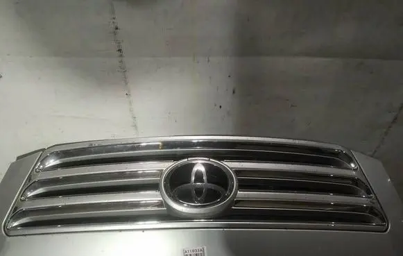 Toyota Avensis Verso Front grill 