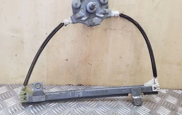 Rear door manual window regulator