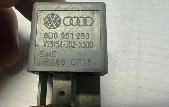Audi A4 S4 B6 8E 8H Other relay 8D0951253 V23134J52X300