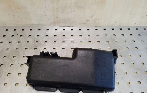 Volvo XC70 Fuse box cover 30728133
