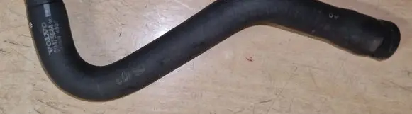 Volvo V70 Engine coolant pipe/hose 09475844