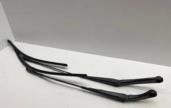 Front wiper blade arm