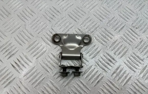 Toyota Avensis T250 Tailgate/trunk/boot hinge 6881005020