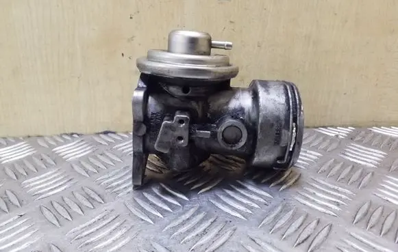 Audi A4 S4 B6 8E 8H EGR valve 038129637L 038131501AA
