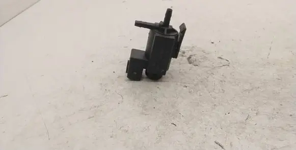 BMW 5 E39 Turbo solenoid valve 72234100 1742712 04T225