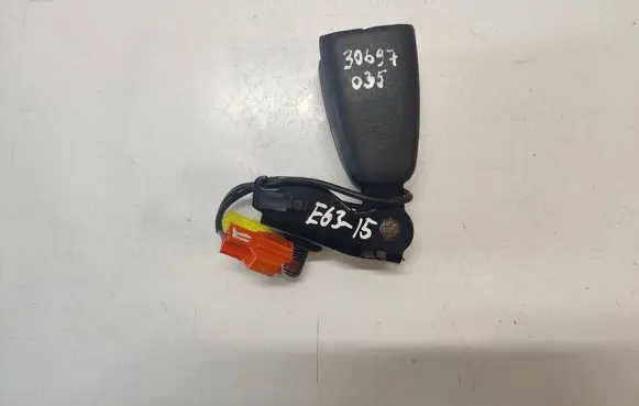 Volvo XC70 Rear seatbelt buckle 30697035