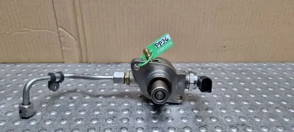 Volkswagen PASSAT B8 Mechanical fuel pump 06L127025N