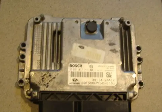 Hyundai i30 Engine control unit/module 391142A412