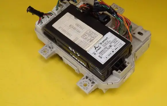 Smart ForFour I Fuse module A4545400024 MN108328 A4548202426