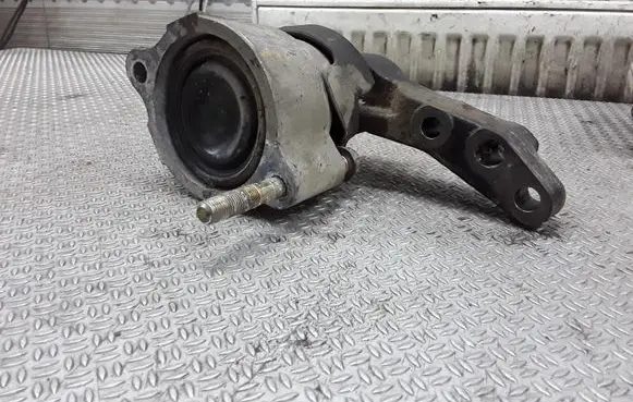 Honda Accord Engine mount bracket