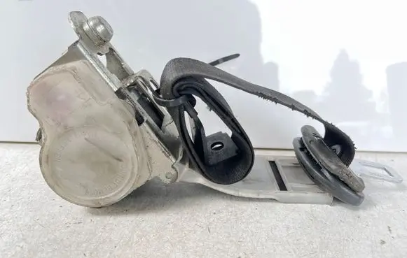 Opel Insignia A Front seatbelt 10316049