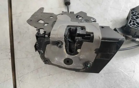 Jaguar XE Rear door lock T4A10221