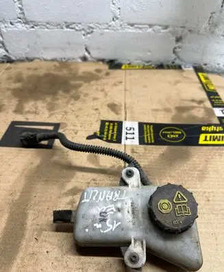 Brake fluid reservoir
