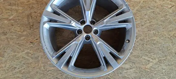 Audi Q8 R21 alloy rim 4M8601025H K5T9T12