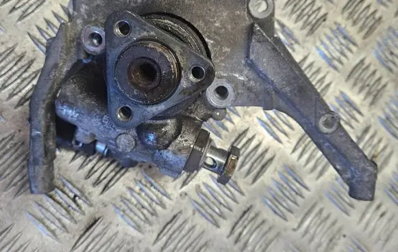 Audi A6 S6 C5 4B Power steering pump 91128