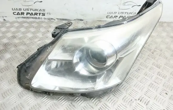 Toyota Avensis T270 Headlight/headlamp