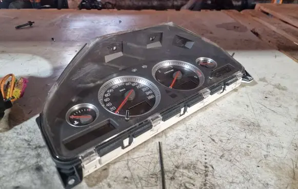 Volvo XC90 Speedometer (instrument cluster) 30765607