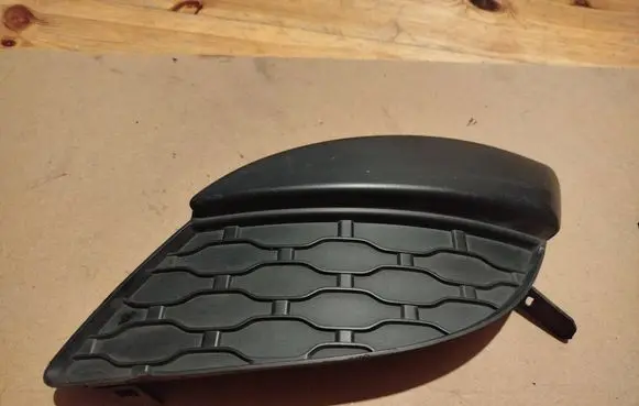 Renault Twingo II Front bumper lower grill