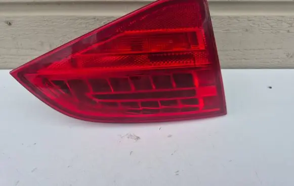 Tailgate rear/tail lights