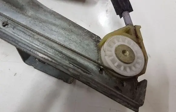 Citroen C4 I Picasso Front window lifting mechanism without motor