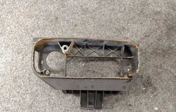 Volkswagen Caddy Tailgate/boot lid lock trim 2K0827526