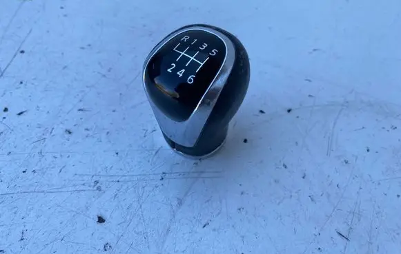 Nissan Pulsar Gear lever shifter trim leather/knob 