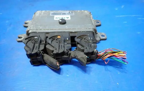 Nissan Juke I F15 Engine control unit/module MEC940-160