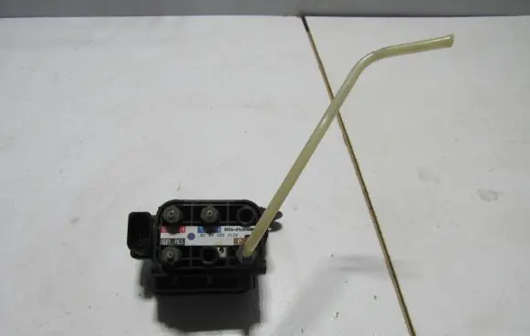 Mercedes-Benz E W212 Air suspension valve block A2123200558