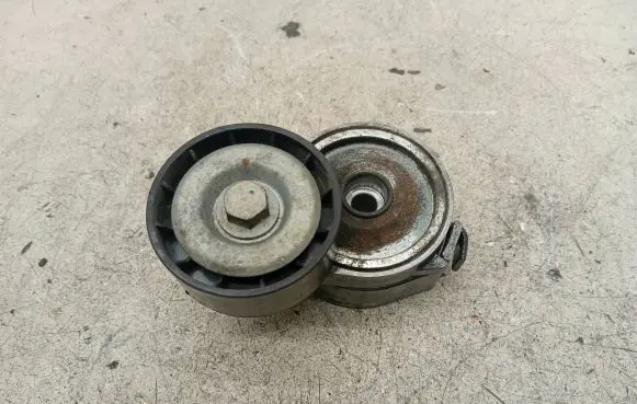 Ford Mondeo MK IV Alternator belt tensioner 