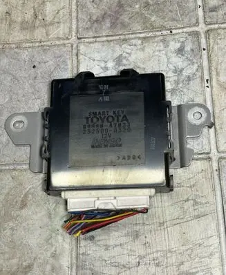 Toyota Prius (XW20) CAS control unit/module 8999047023 2325000320