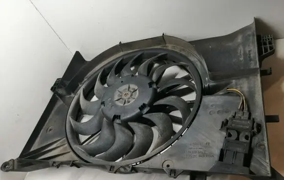 Volvo XC70 Radiator cooling fan shroud 0130706861 30741238 1137328343