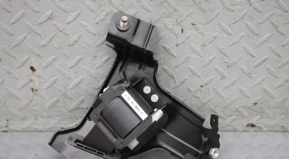 Honda CR-V Seat belt trim 