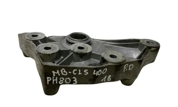 Mercedes-Benz CLS C257 Front differential bracket A6420140500