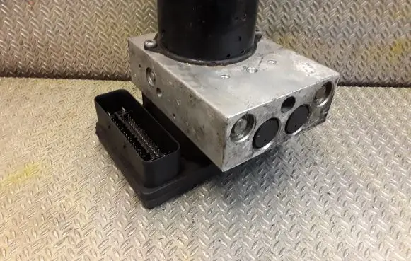 Mercedes-Benz CLK A209 C209 ABS Pump 0044315412 2095451432