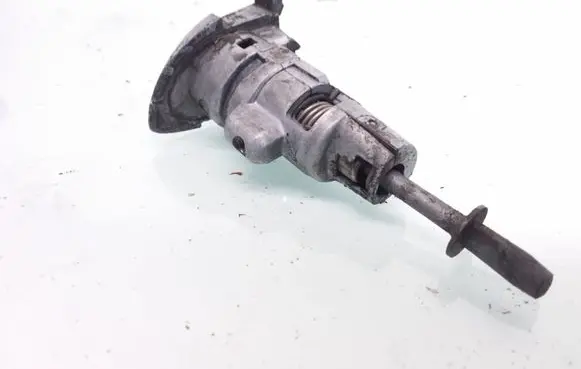 Volkswagen PASSAT B6 Front door lock (next to the handle) BH3ESZP5