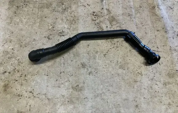 Volkswagen Crafter Breather/breather pipe/hose 03L103493N