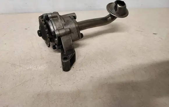 Volkswagen Tiguan Oil pump 06A115105B