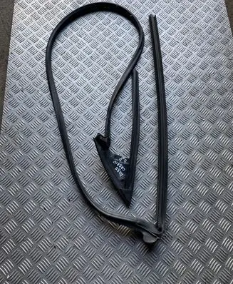 Audi A4 S4 B7 8E 8H Rubber seal front coupe door 8H0837912E