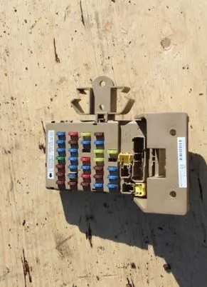 Subaru Legacy Fuse module 82201AG040