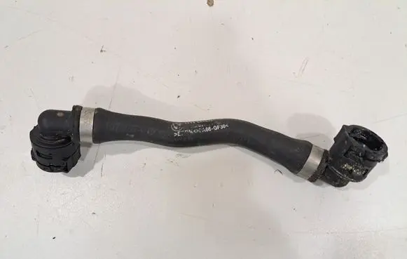 Coolant pipe/hose