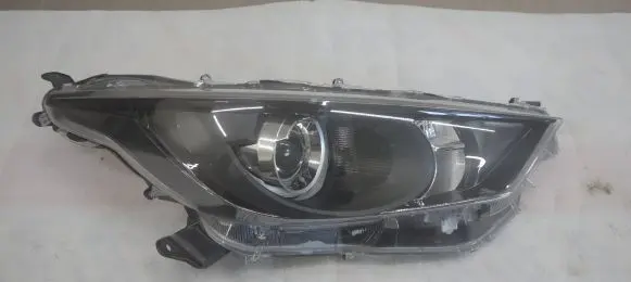 Toyota Yaris Headlight/headlamp K0-6
