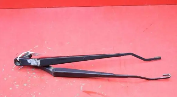 Jeep Grand Cherokee (WK) Front wiper blade arm