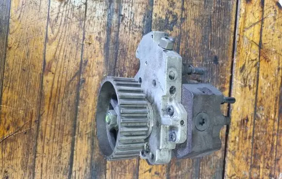 Renault Espace IV Fuel injection high pressure pump 0445010075 8200108225