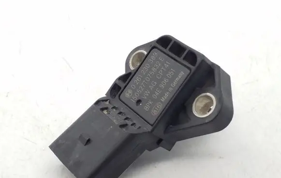 Volkswagen Jetta VI Mass air flow meter 04E906051 0261230389