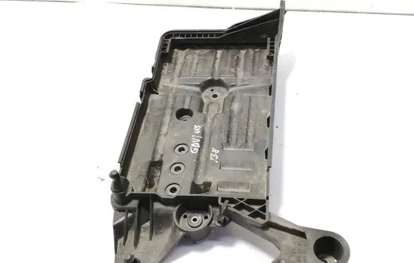 Volkswagen PASSAT B8 Battery box tray 5Q0915321J