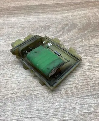 Volkswagen PASSAT B4 Heater blower motor/fan resistor 357959263 881044934