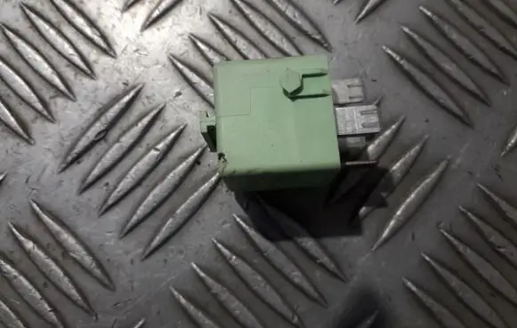 BMW 5 E39 Other relay 8373700 v23134-k59-x312