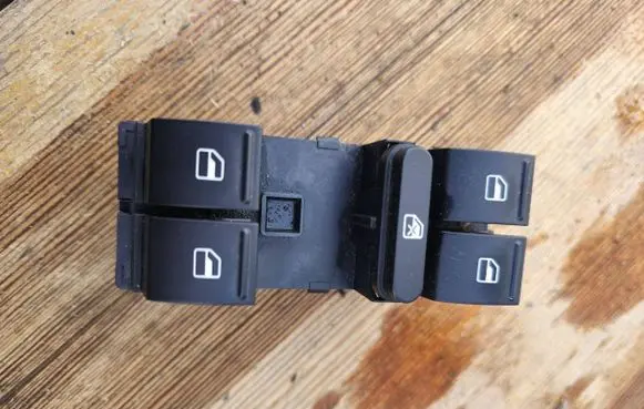 Volkswagen Golf VI Electric window control switch 1K4959857B