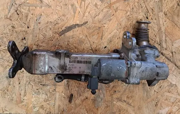 Volvo S60 EGR valve cooler 30637142 25495 0015